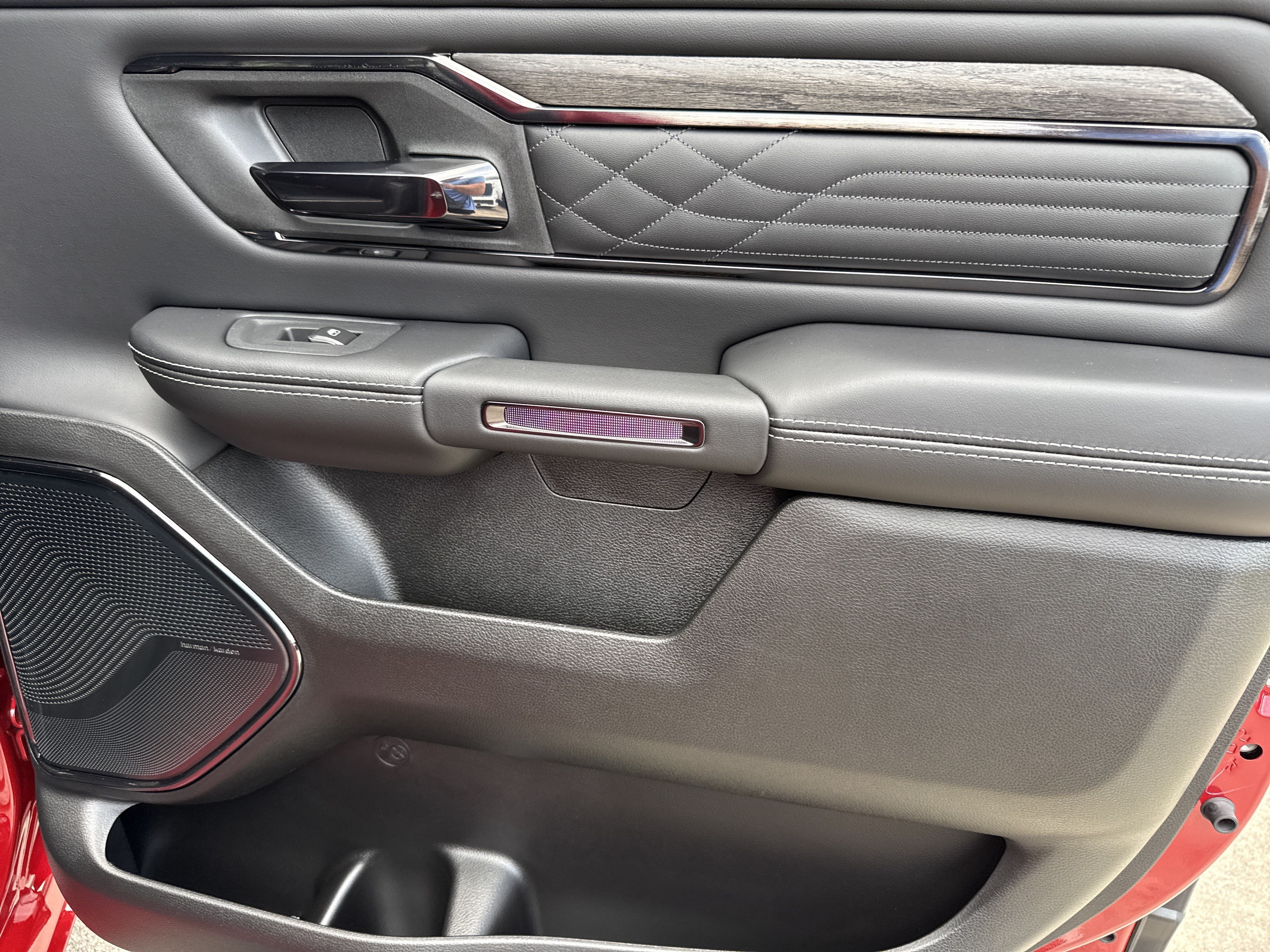 New 2026 Molten Red Pearl-Coat Exterior Paint RAM Limited image 17