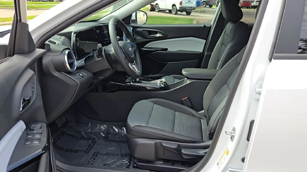 2026 Chevrolet Trax LT - Photo 9