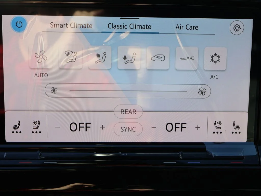 New 2026 White Volkswagen 2.0T SE w/Technology image 28