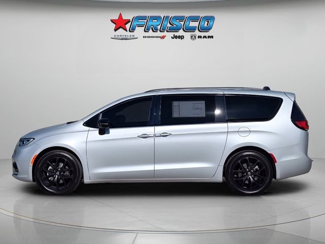 New 2026 Silver Mist Clear-Coat Exterior Paint Chrysler Select image 4