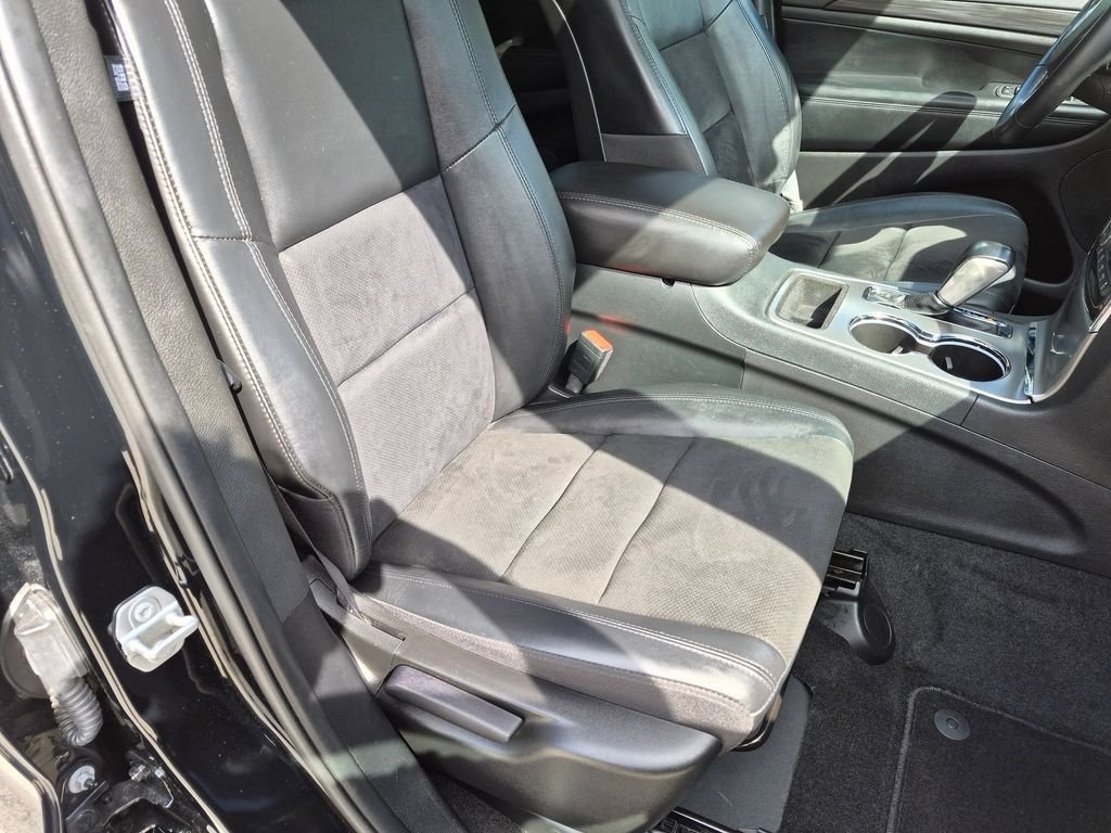 Used 2021 Black Jeep Laredo X image 28