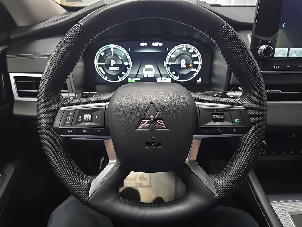 Used 2023 Red Mitsubishi SEL image 19