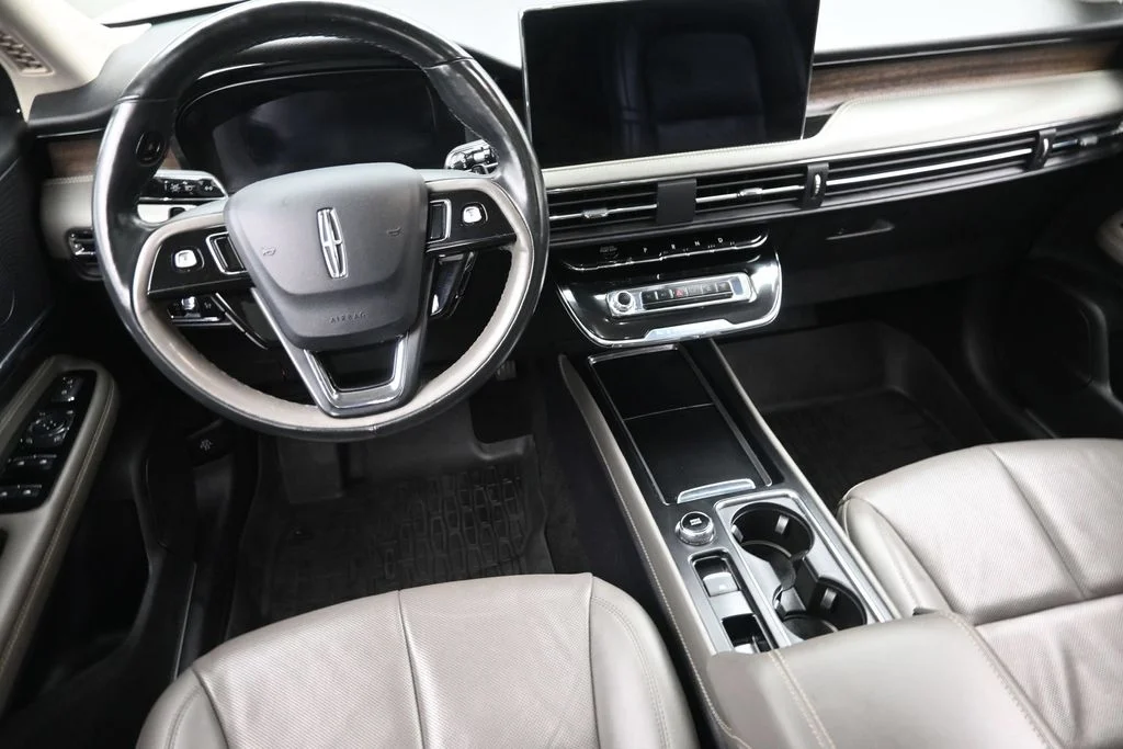 Used 2023 White Lincoln Reserve image 15