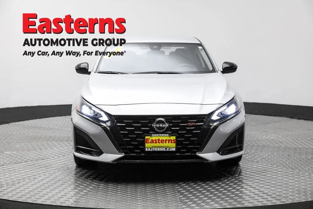 Used 2024 Silver Nissan 2.5 SR image 2