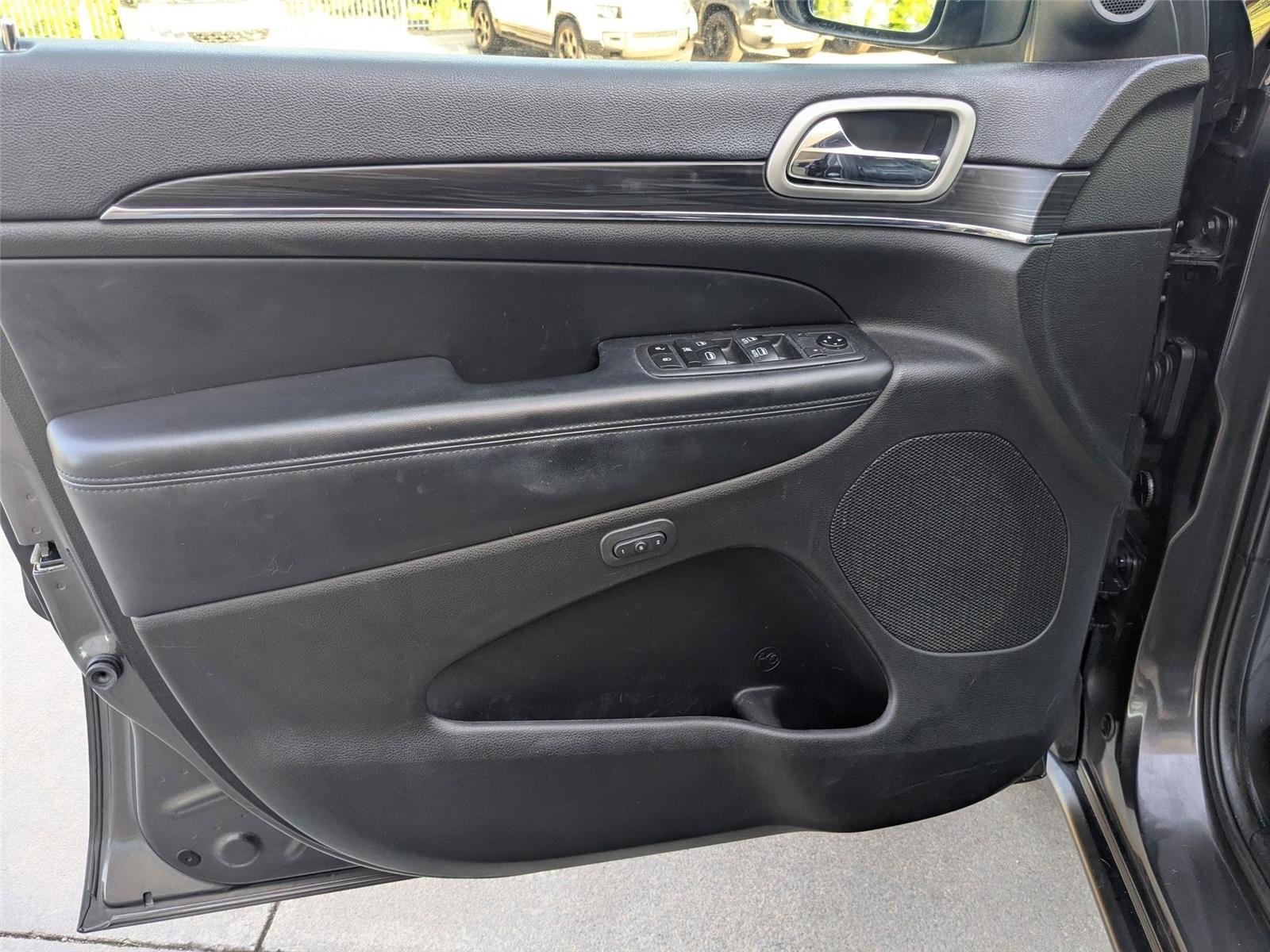 Used 2020 Granite Crystal Metallic Clearcoat Jeep Limited image 11
