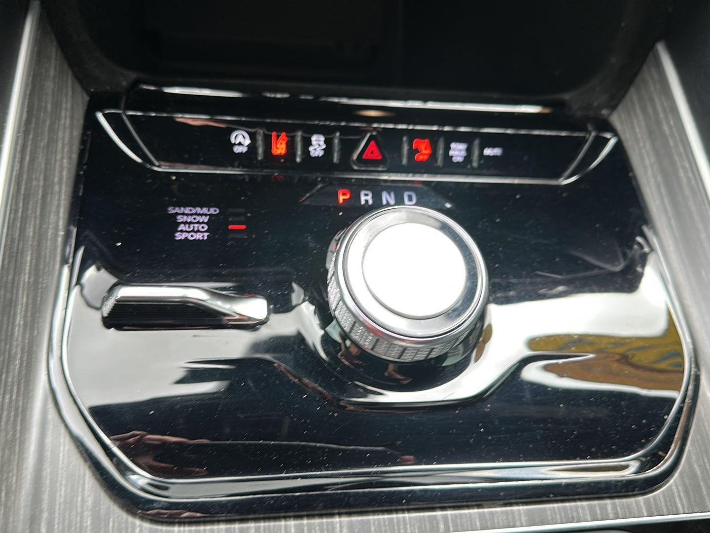 Used 2024 Diamond Black Crystal Pearlcoat Jeep Series II image 27