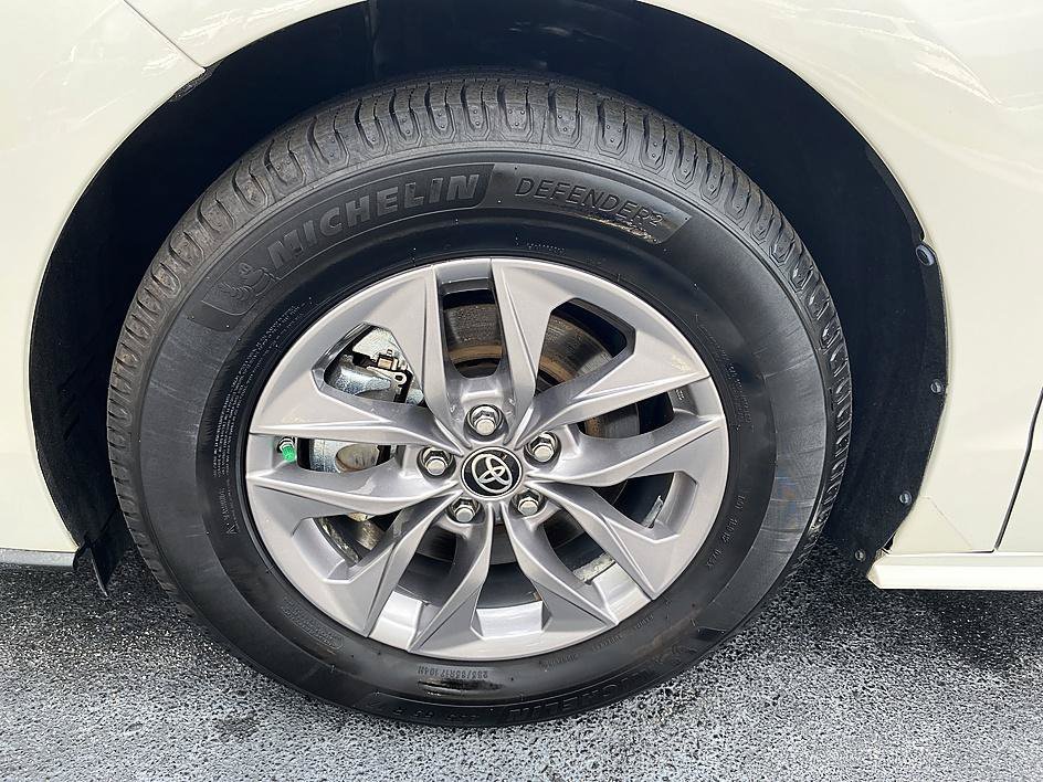 Used 2021 Blizzard Pearl Toyota XLE image 26