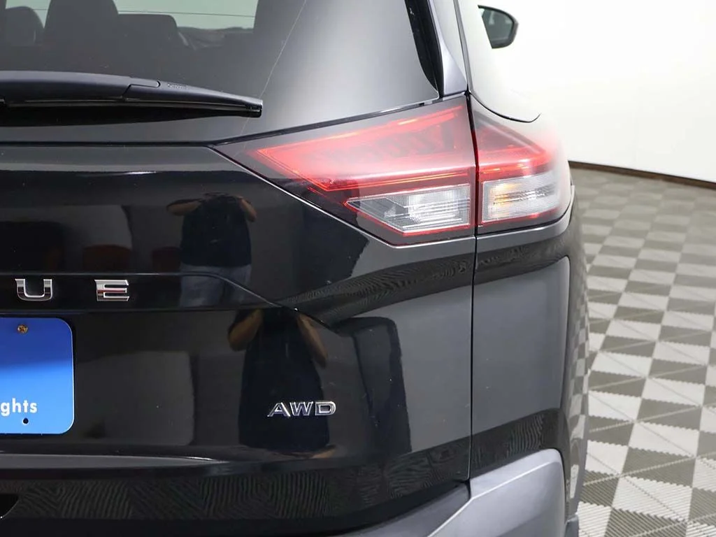 Used 2023 Super Black Nissan S image 13