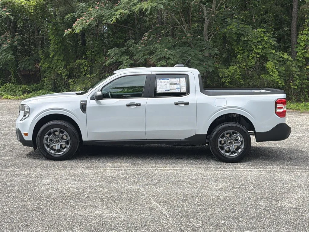 New 2026 Space White Metallic Ford XLT image 44