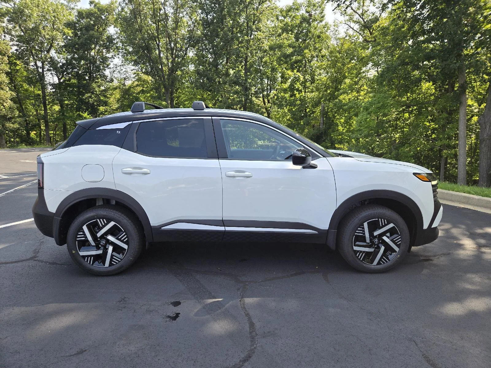 New 2026 Aspen White Tricoat/Super Black Nissan SV image 2