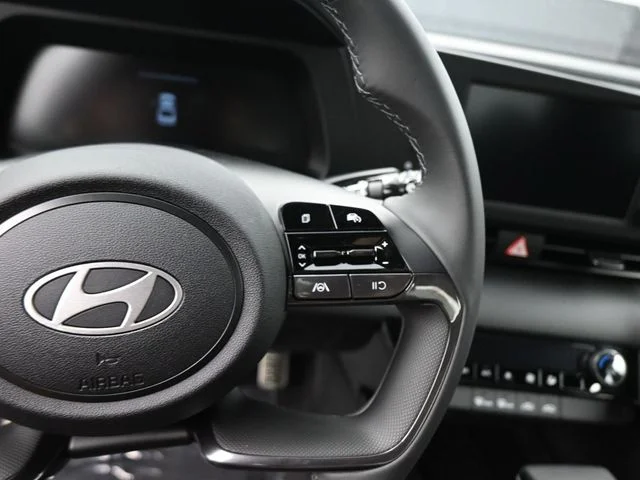 Used 2025 Silver Hyundai SEL Sport image 19