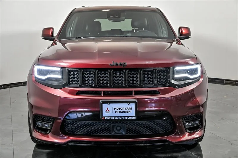 Used 2019 Velvet Red Pearl Coat Jeep SRT image 4