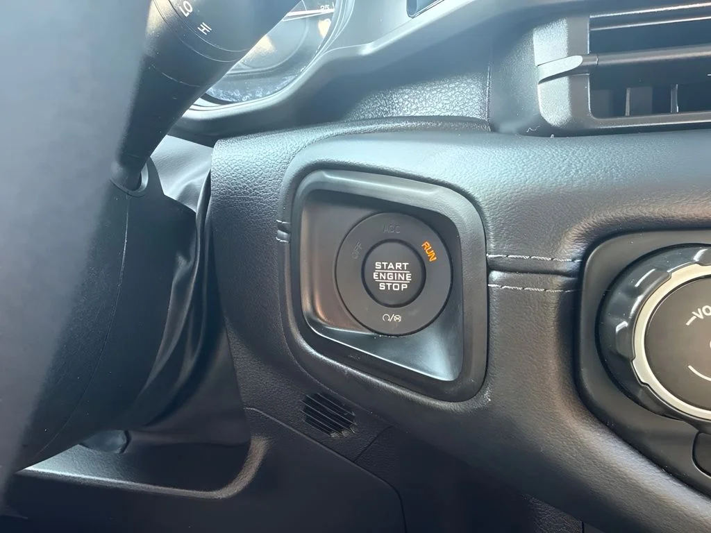 Used 2025 Gray Jeep Sahara 4xe image 13