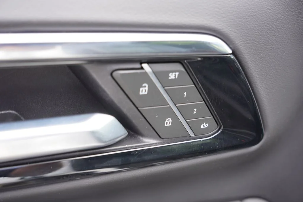 Used 2025 Summit White Chevrolet LT image 25