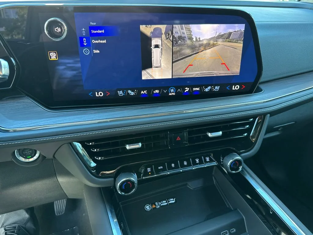 2026 Chevrolet Suburban Premier - Photo 19