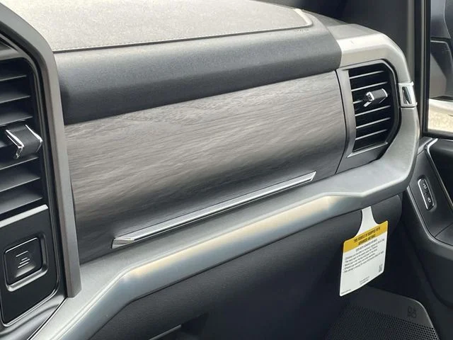 New 2026 Oxford White Ford Lariat® image 31