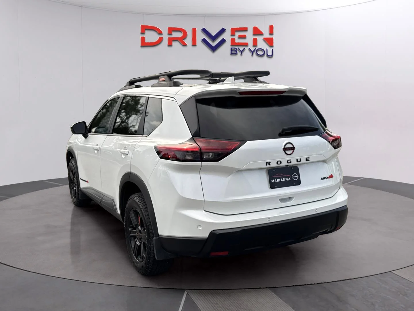 Used 2025 Everest White Pearl Nissan Rock Creek image 3