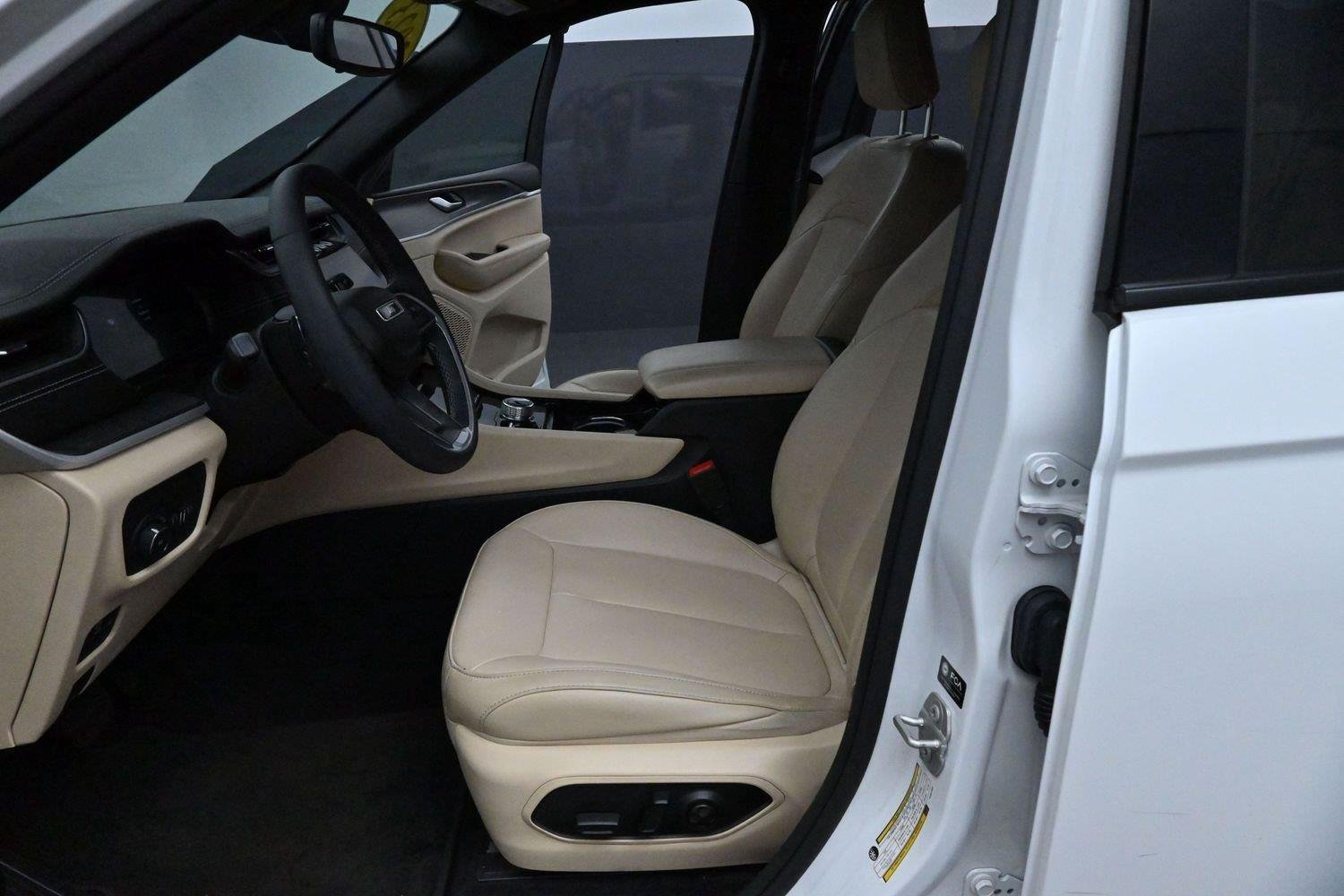 Used 2023 White Jeep Limited image 12