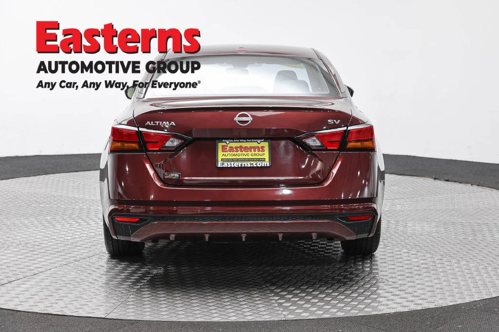Used 2024 Red Nissan 2.5 SV image 4