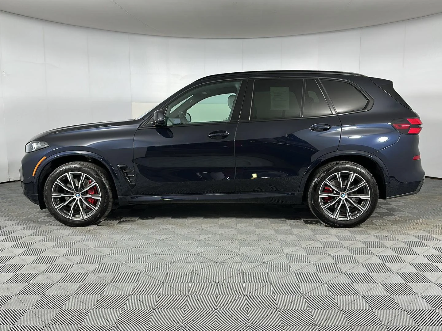 Used 2025 Carbon Black Metallic BMW xDrive40i image 5