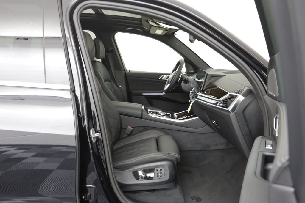 New 2026 Black Sapphire Metallic BMW xDrive50e image 20