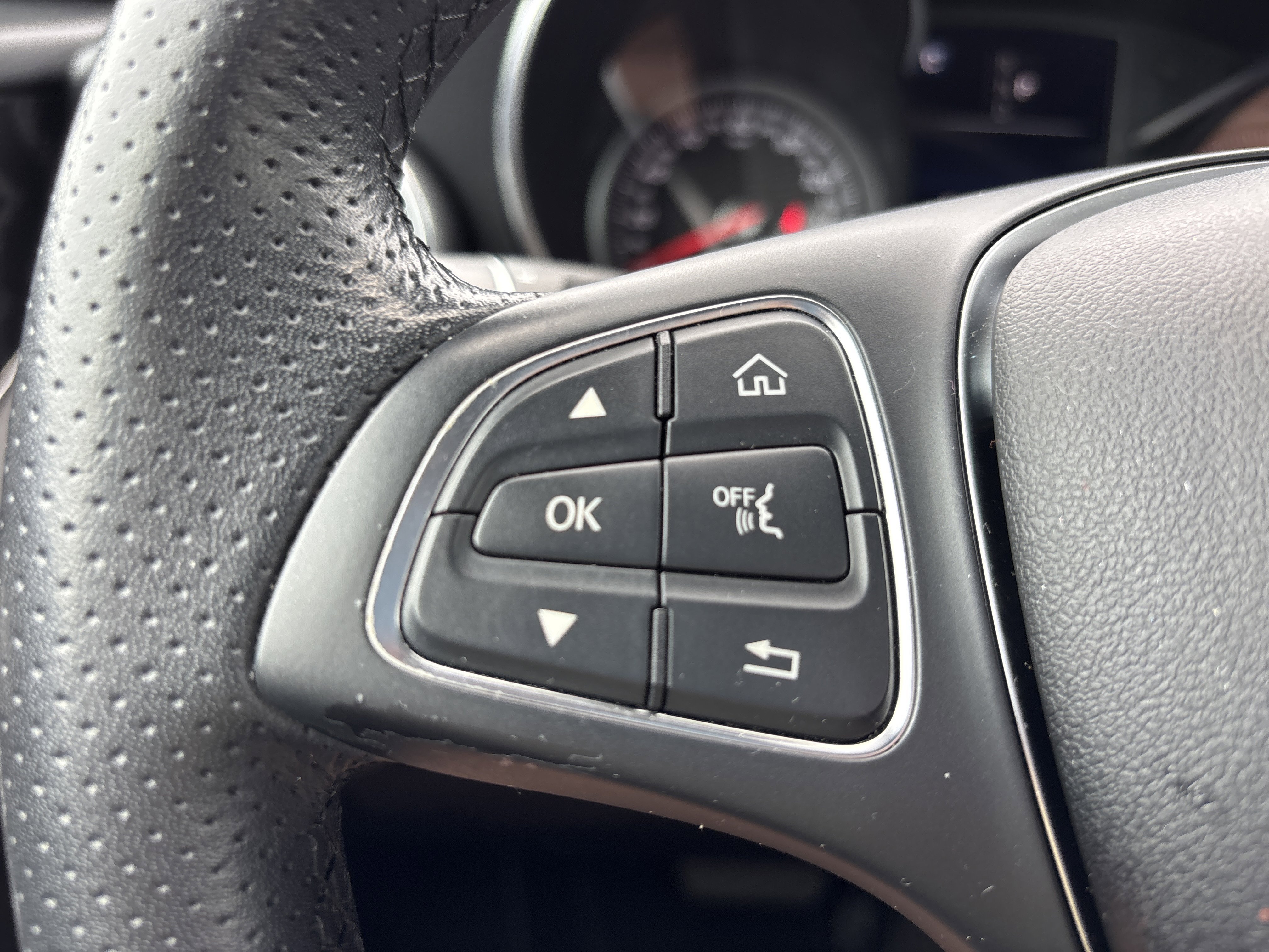 Used 2018 Black Mercedes-Benz GLC 300 4Matic image 27