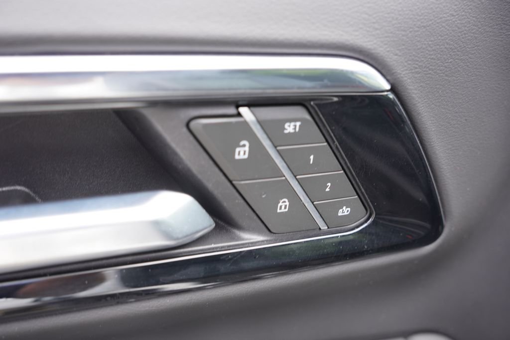 Used 2025 Summit White Chevrolet LT image 25