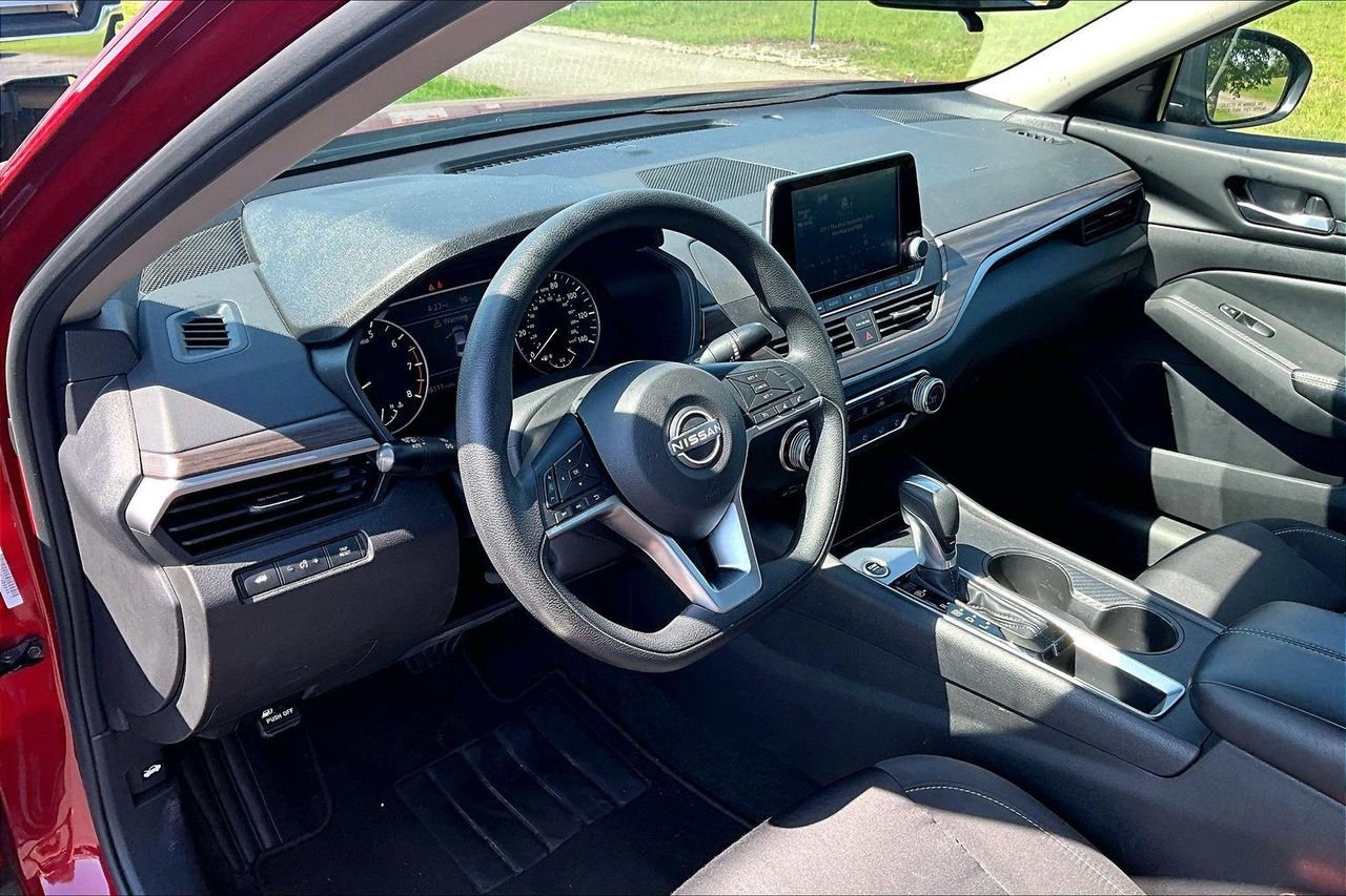 Used 2025 Scarlet Ember Nissan SV FWD image 5