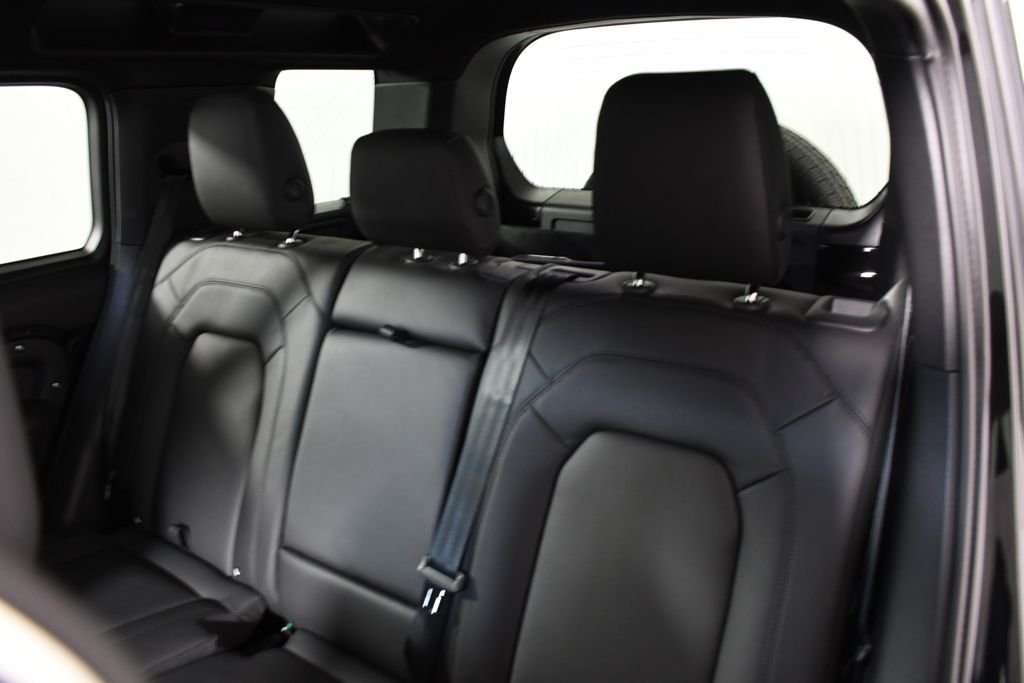 New 2026 Santorini Blk Land Rover X-Dynamic SE image 28