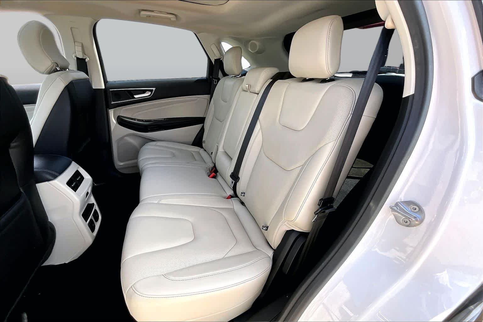 Used 2018 White Platinum Metallic Tri-Coat Ford Titanium image 20