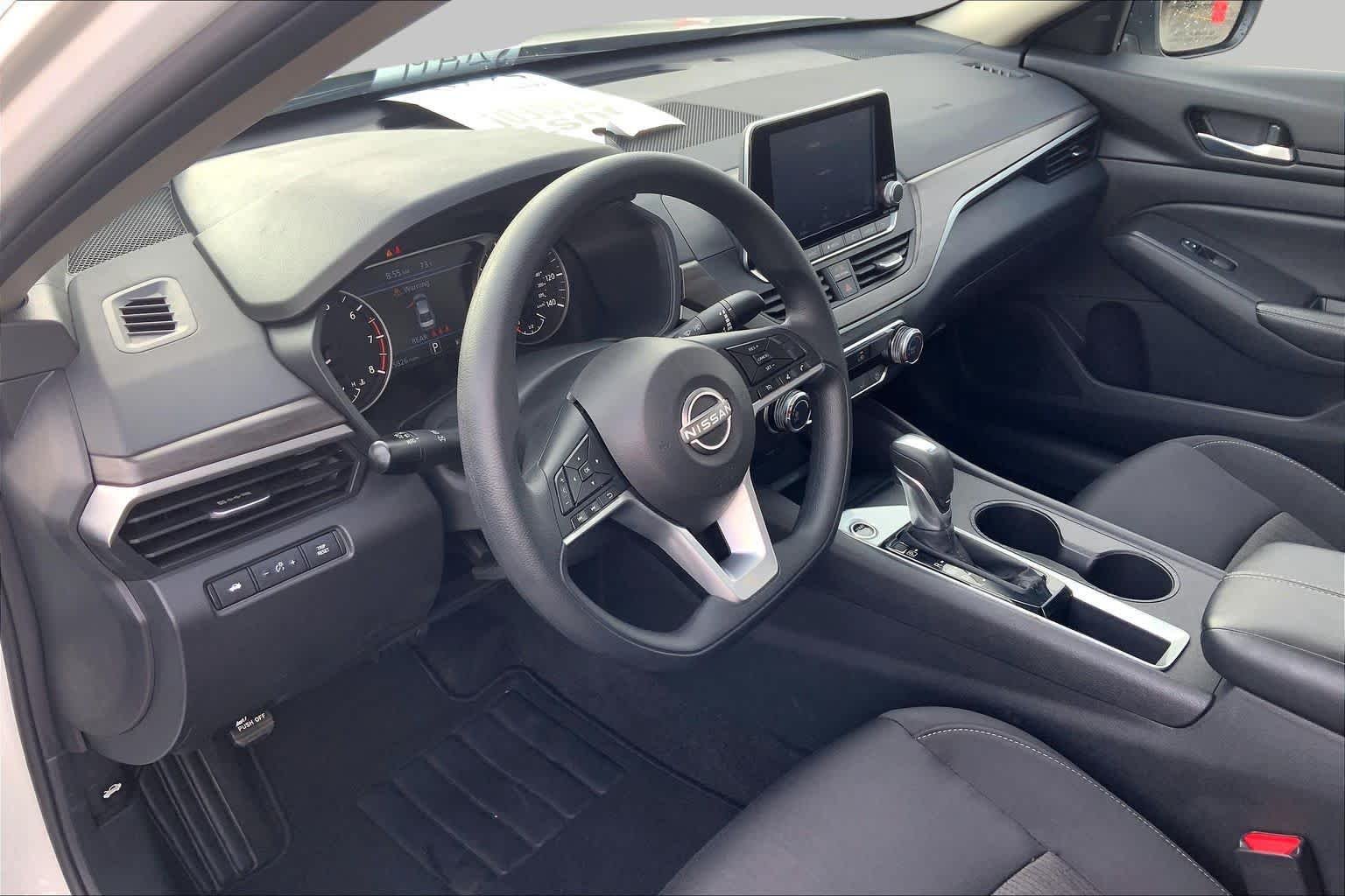 Used 2025 Glacier White Nissan SV image 18