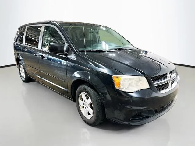 Used 2013 Brilliant Black Crystal Pearlcoat Dodge SXT image 5