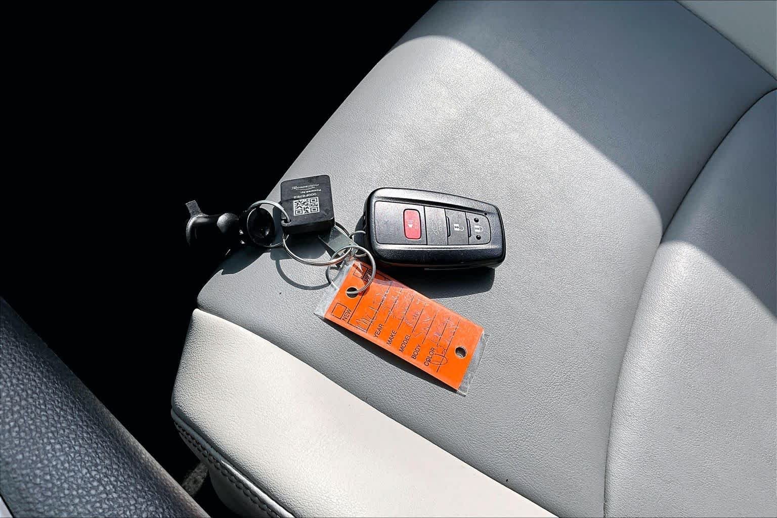 Used 2021 Silver Sky Metallic Toyota XLE Premium image 13