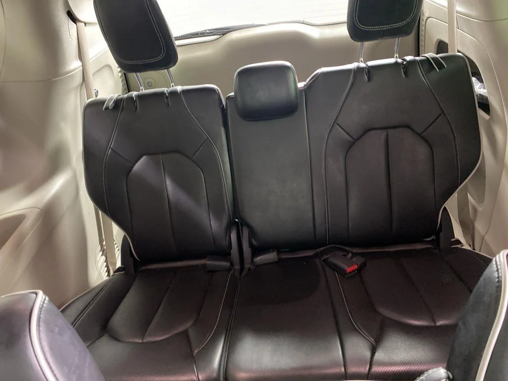 Used 2023 Ceramic Gray Clearcoat Chrysler Limited image 20
