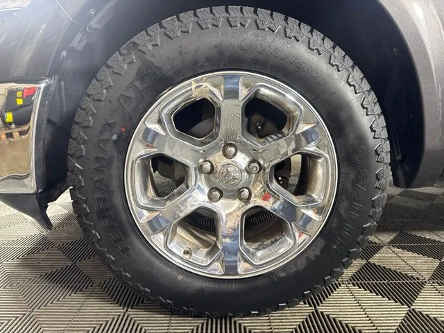 Used 2015 Granite Crystal Clearcoat Metallic Ram Laramie image 10