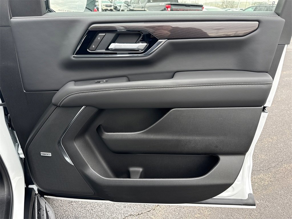 2026 GMC YUKON XL - Image 38