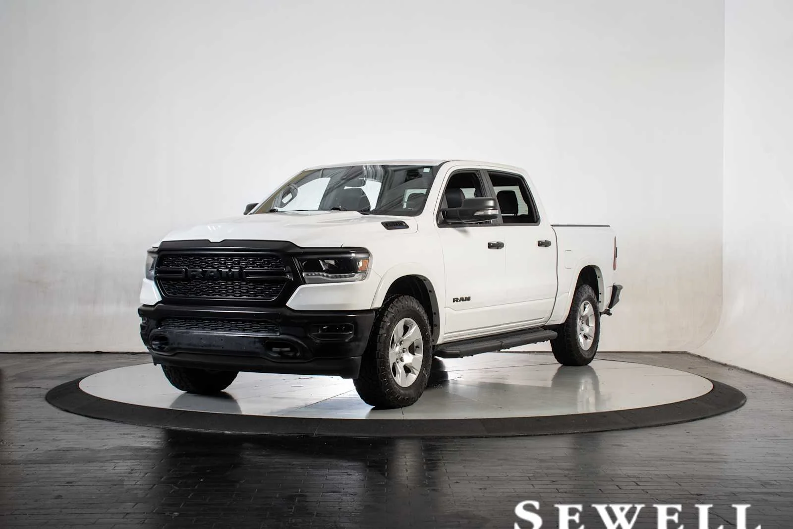 2021 RAM 1500 Big Horn/Lone Star 4x4 Crew Cab 5'7's photo
