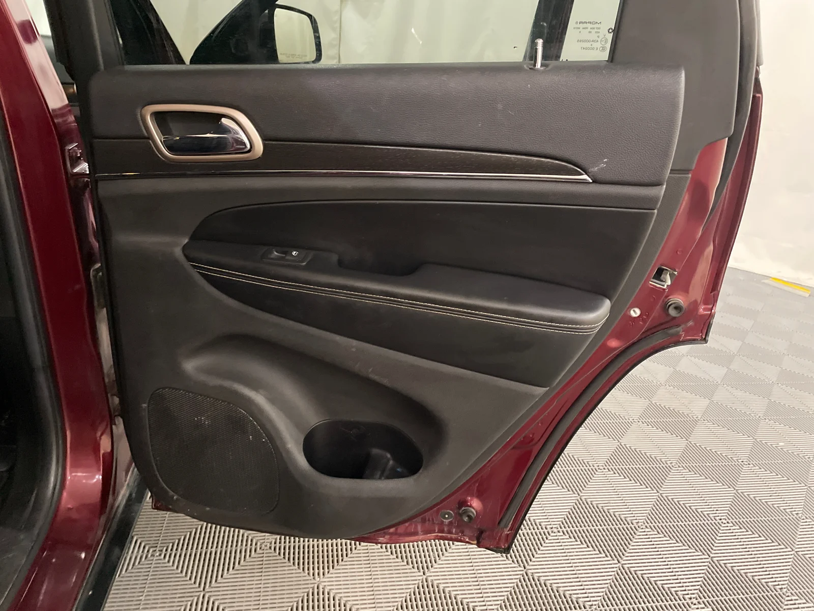 Used 2016 Velvet Red Pearlcoat Jeep Limited image 27