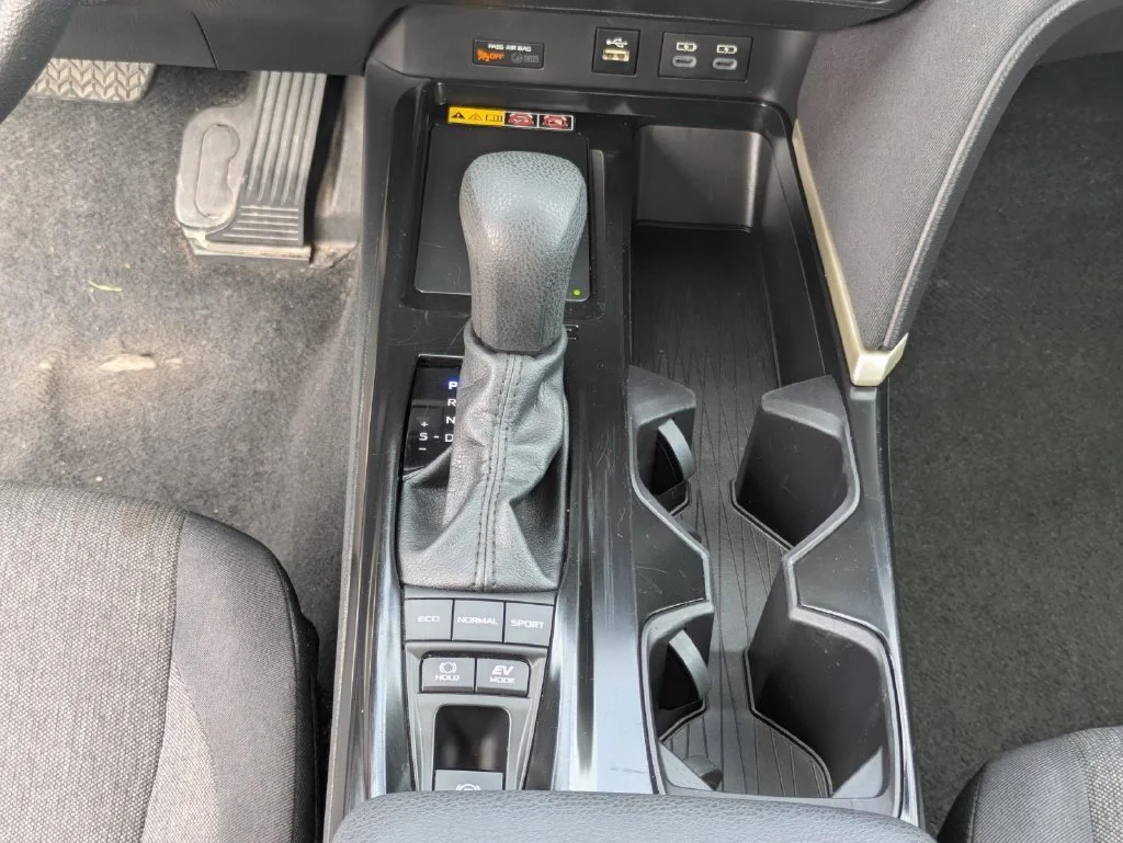 Used 2025 White Toyota LE image 20