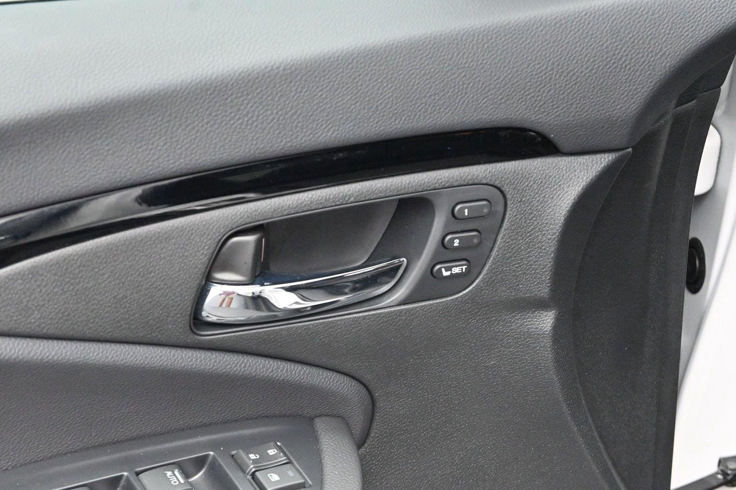 Used 2025 White Honda Black Edition image 10