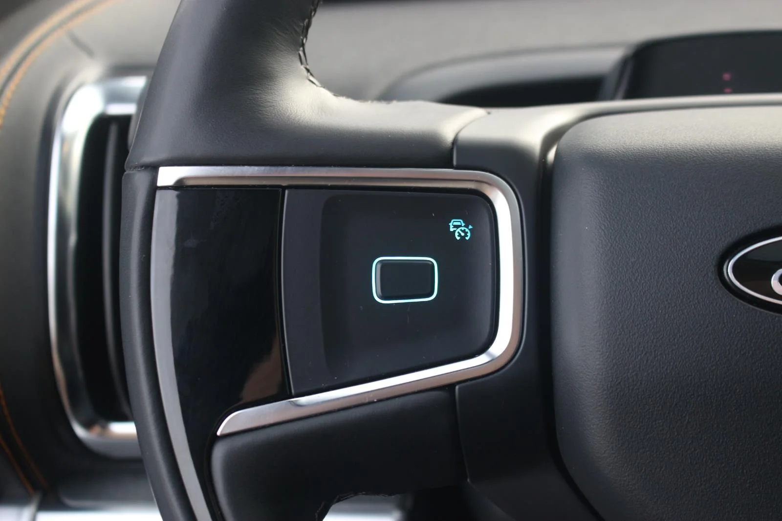 Used 2025 White Ford Tremor image 24