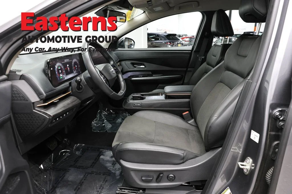 Used 2023 Gray Nissan ENGAGE image 13