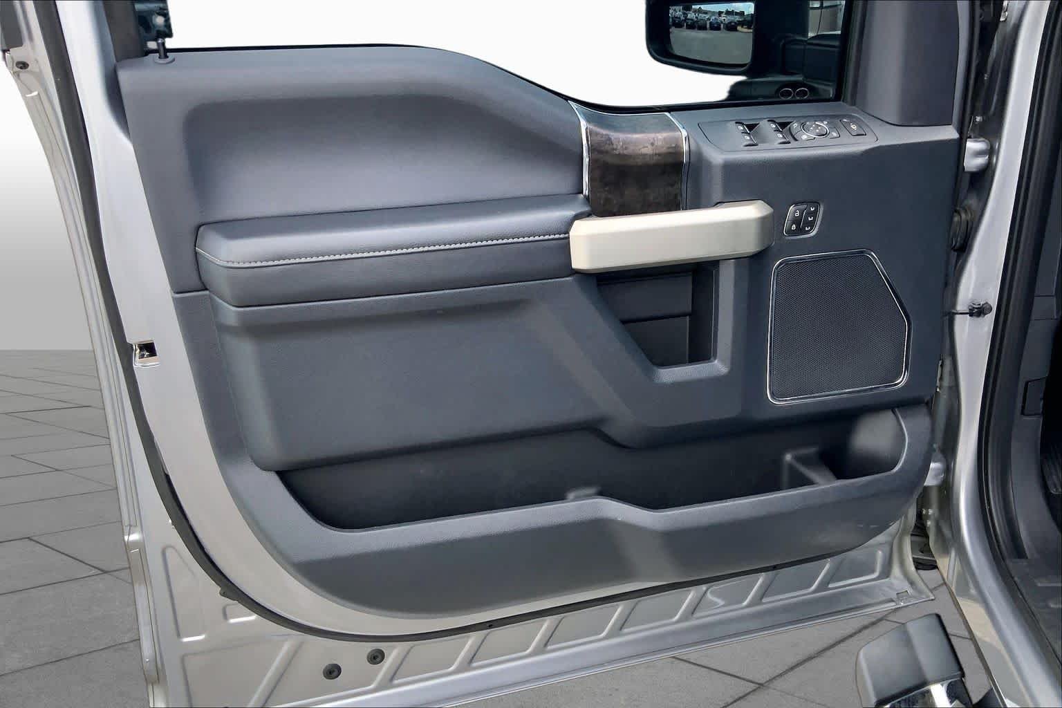 Used 2022 Iconic Silver Metallic Ford LARIAT image 22