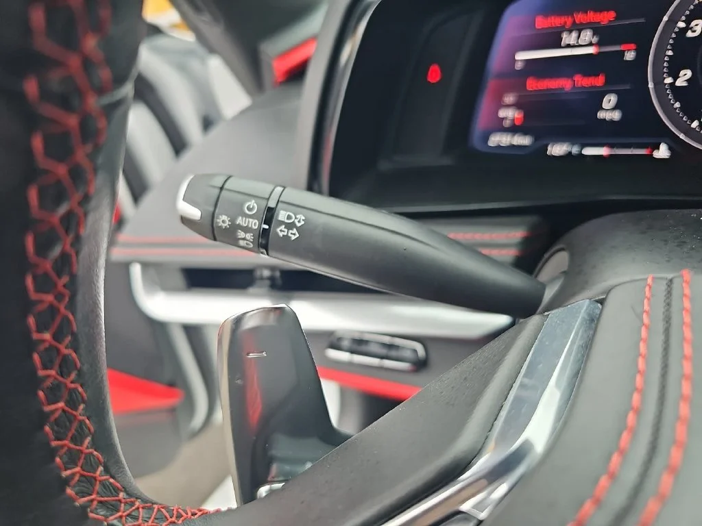 Used 2022 White Chevrolet Stingray image 26