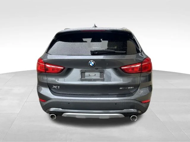 Used 2022 Mineral Grey Metallic BMW sDrive28i image 7