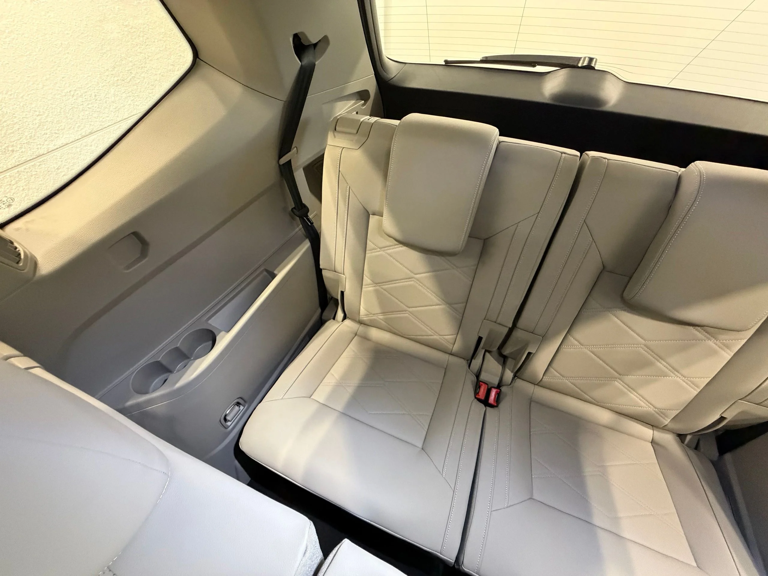 New 2026 White Volkswagen 2.0T SE w/Technology image 38