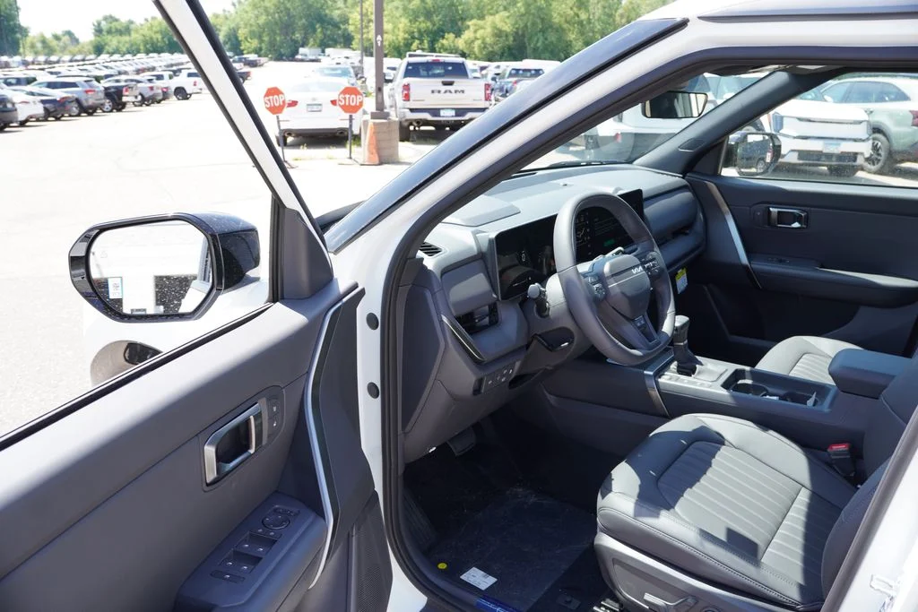 New 2027 Snow White Pearl Kia X-Line S image 10