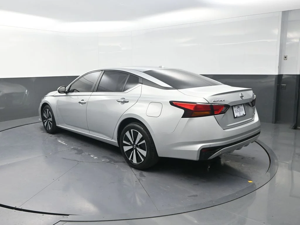 Used 2022 Silver Nissan 2.5 SV image 8