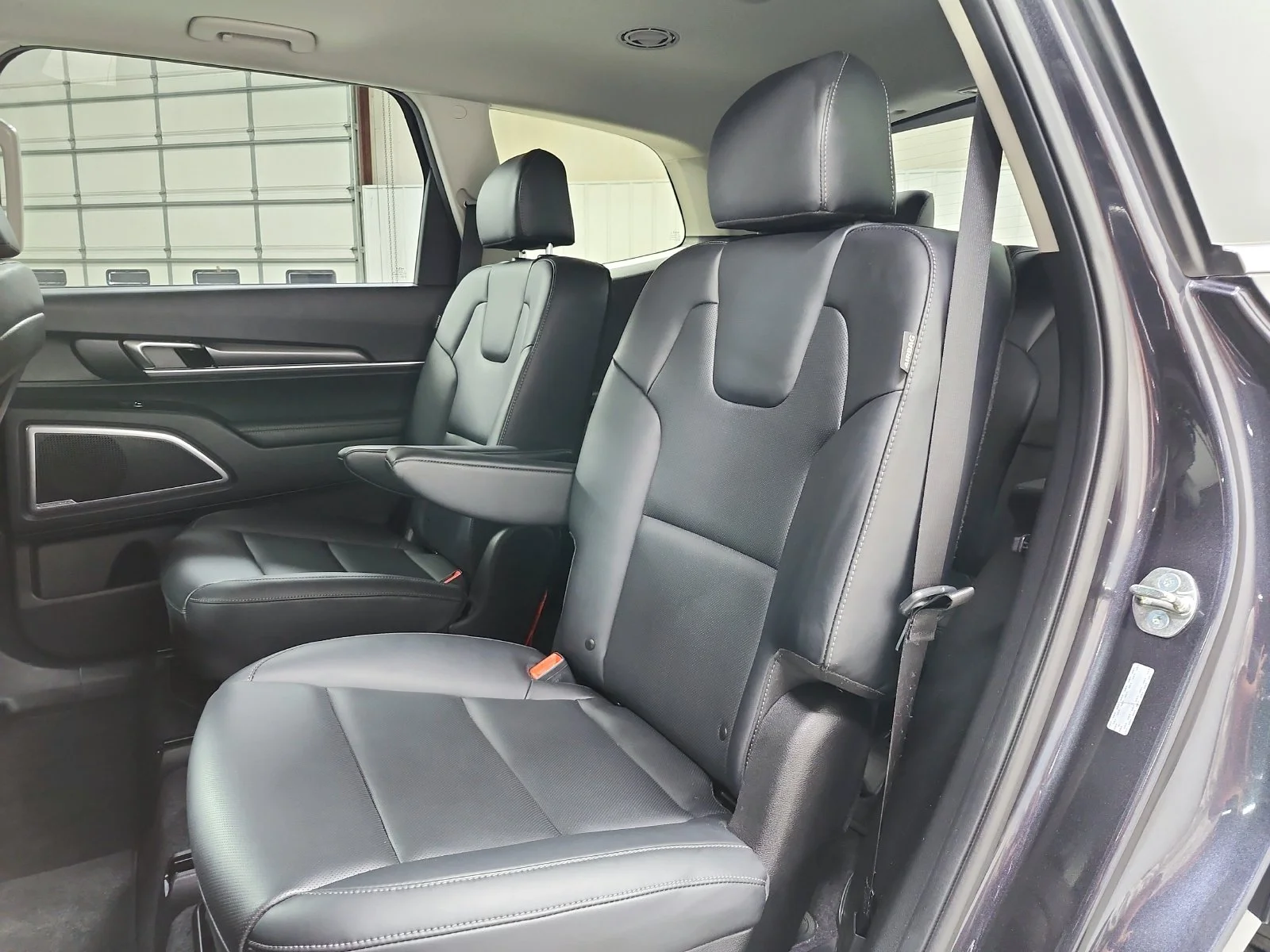 Used 2025  Kia S image 36