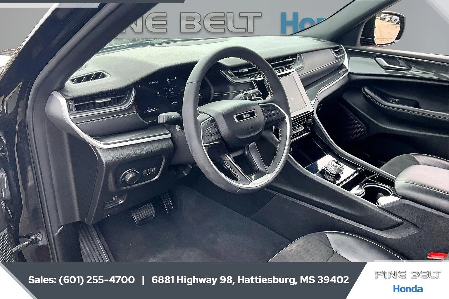 Used 2023 Diamond Black Crystal Pearlcoat Jeep Altitude image 12